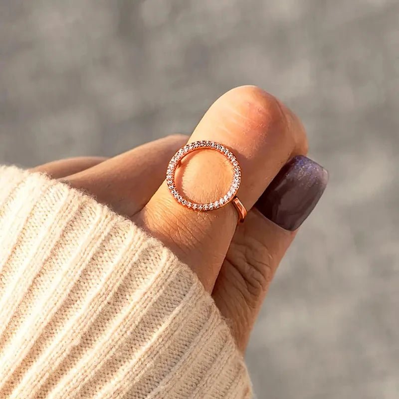 🔴 Bague Ronde Creuse Femme - Design Moderne Élégant - FoytiShop