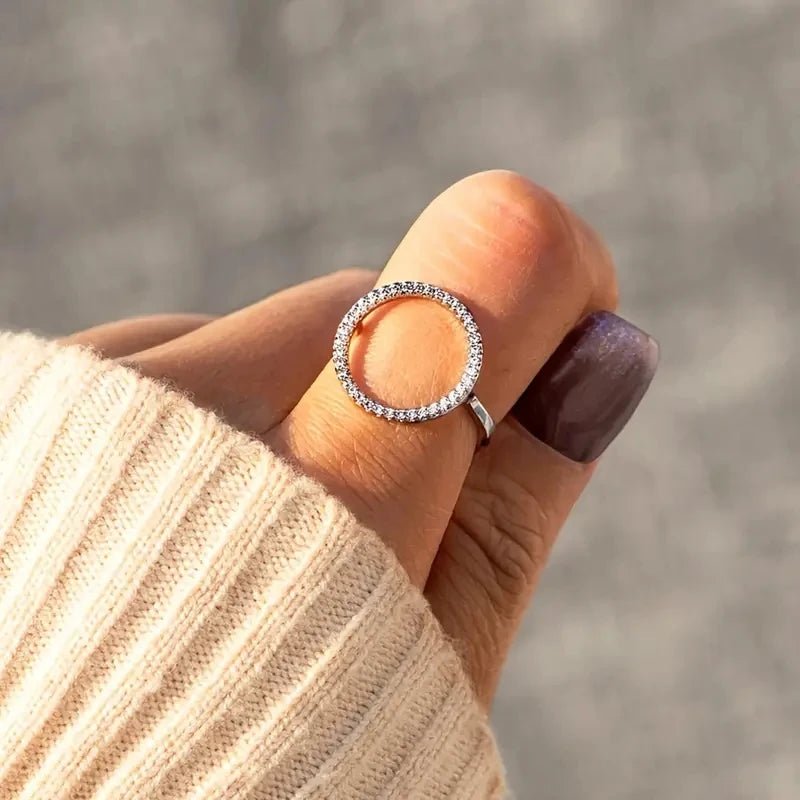 🔴 Bague Ronde Creuse Femme - Design Moderne Élégant - FoytiShop