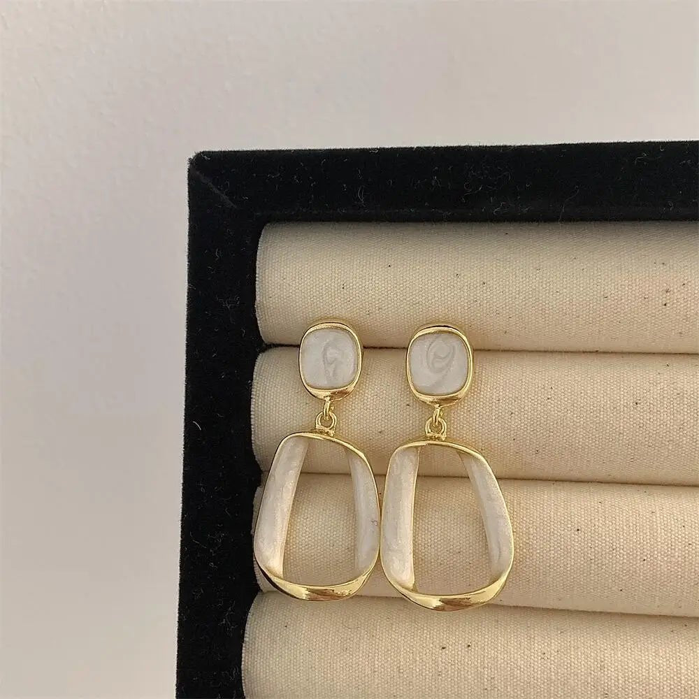 Boucles d'Oreilles Carrées Évidées – Émail Géométrique - FoytiShop