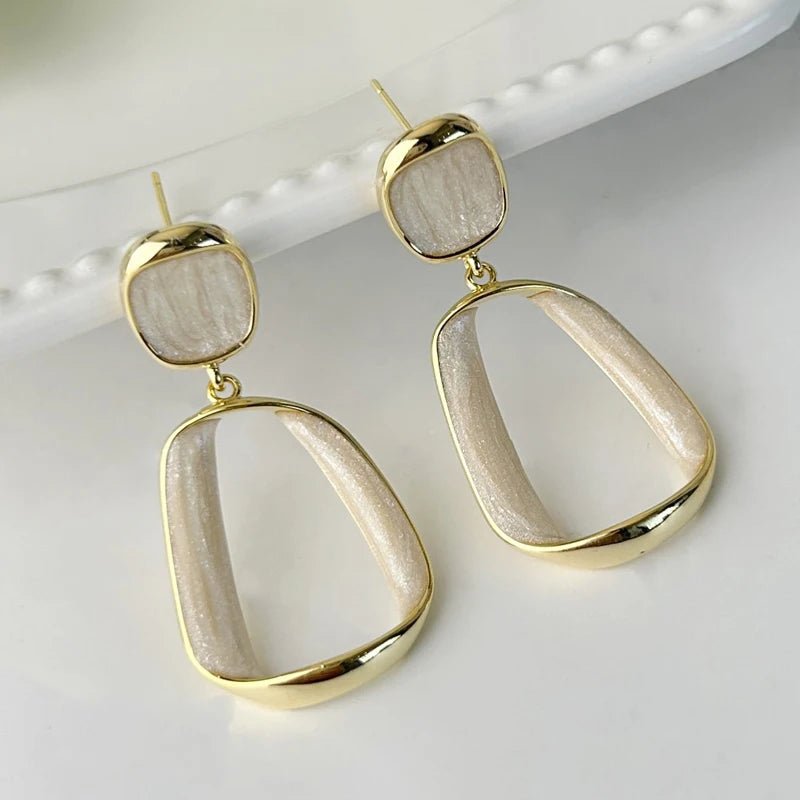 Boucles d'Oreilles Carrées Évidées – Émail Géométrique - FoytiShop