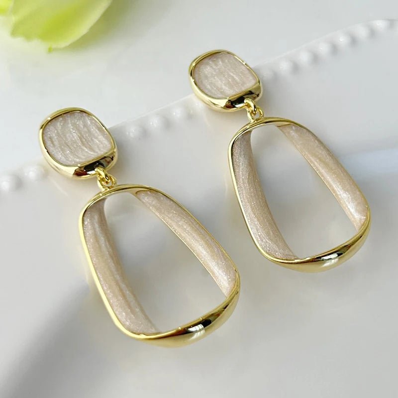 Boucles d'Oreilles Carrées Évidées – Émail Géométrique - FoytiShop
