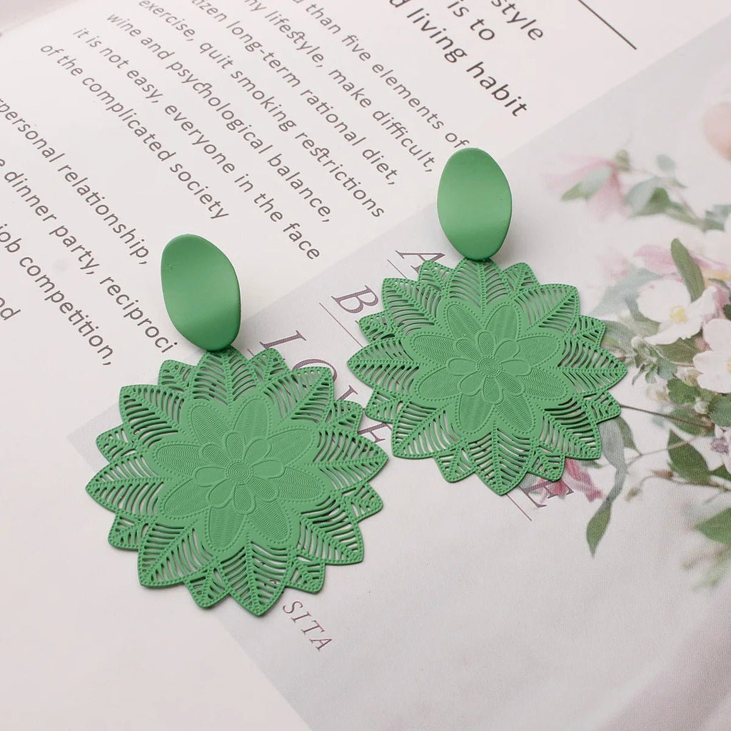 🌸 Boucles d'Oreilles Fleur Forêt Noire - Motif Ajouré Goutte d'Eau Style Coréen - FoytiShop