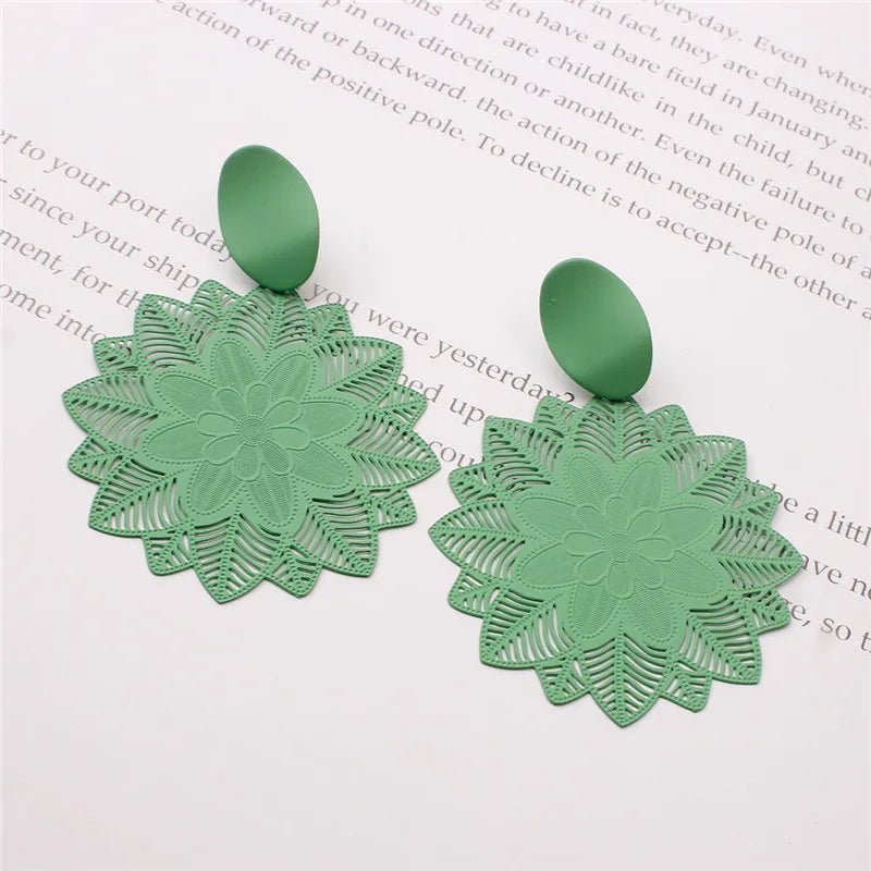 🌸 Boucles d'Oreilles Fleur Forêt Noire - Motif Ajouré Goutte d'Eau Style Coréen - FoytiShop