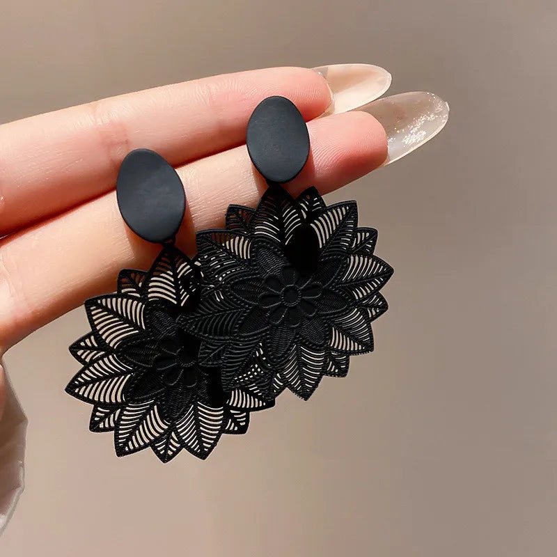 🌸 Boucles d'Oreilles Fleur Forêt Noire - Motif Ajouré Goutte d'Eau Style Coréen - FoytiShop