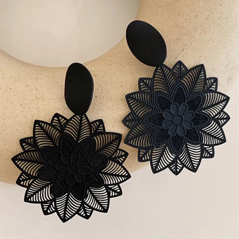 🌸 Boucles d'Oreilles Fleur Forêt Noire - Motif Ajouré Goutte d'Eau Style Coréen - FoytiShop