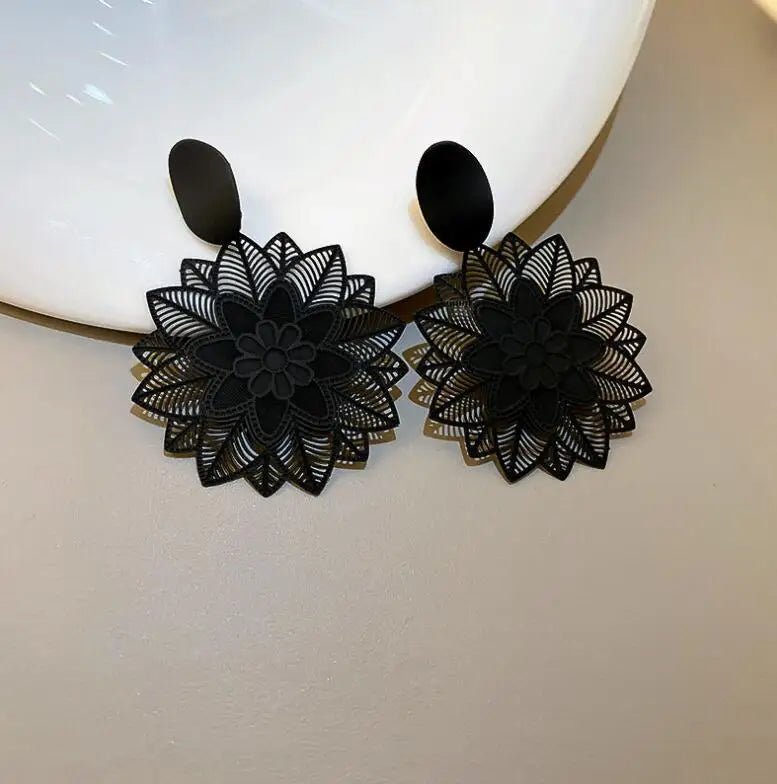 🌸 Boucles d'Oreilles Fleur Forêt Noire - Motif Ajouré Goutte d'Eau Style Coréen - FoytiShop