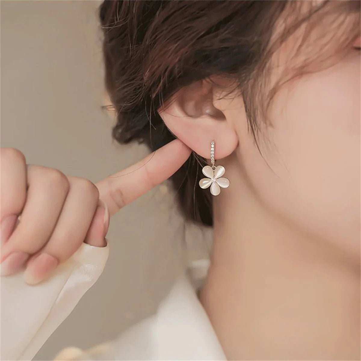Boucles Élégance Délicate — Style Minimaliste - blanc doré - FoytiShop