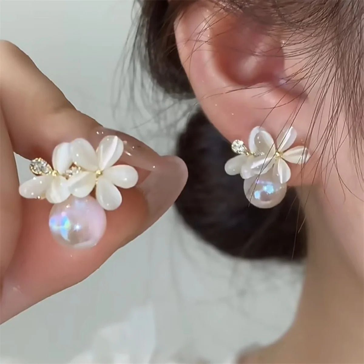 Boucles Élégance Délicate — Style Minimaliste - blanc doré - FoytiShop