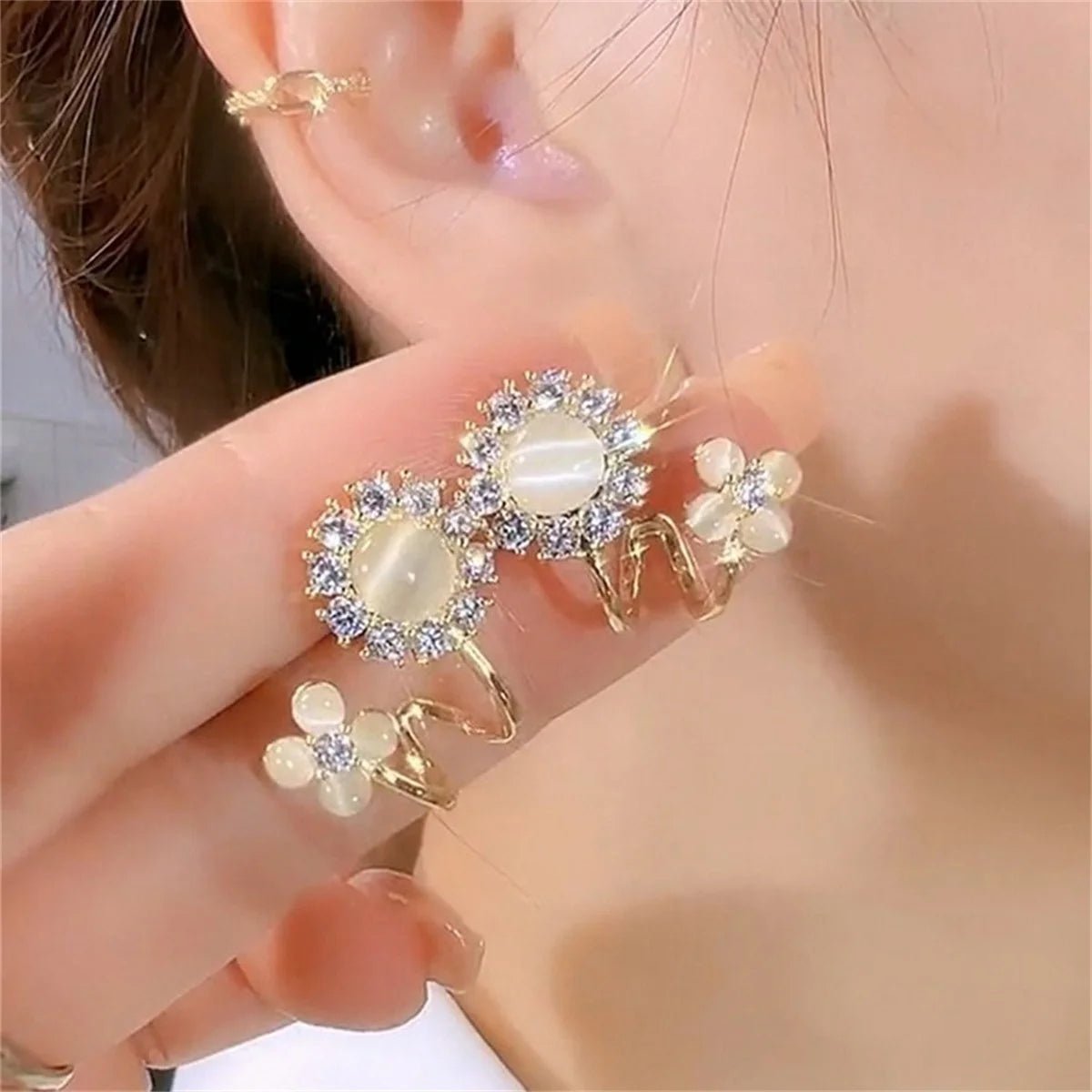 Boucles Élégance Délicate — Style Minimaliste - blanc doré - FoytiShop