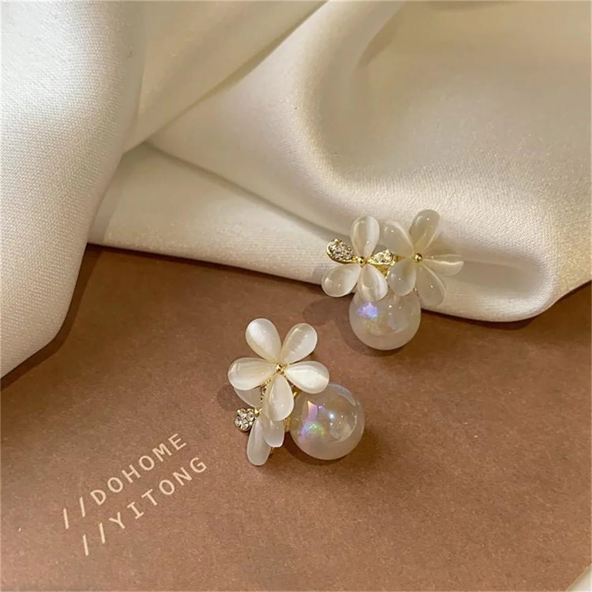 Boucles Élégance Délicate — Style Minimaliste - blanc doré - FoytiShop