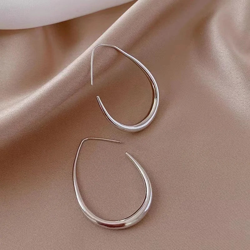 Boucles Minimalistes Dorées — Chic & Intemporelles - FoytiShop