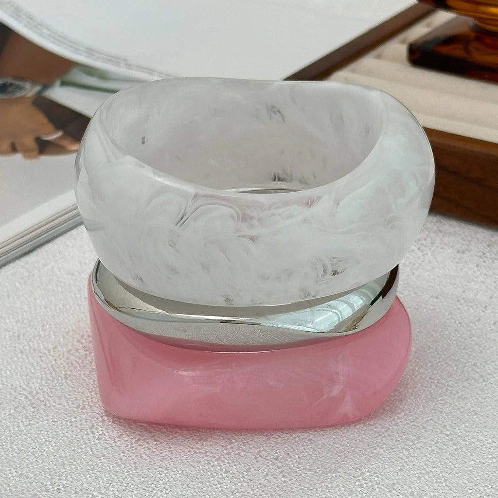 Bracelet Manchette Acrylique Boho Blanc & Rose – Ouverture Réglable Femme - FoytiShop