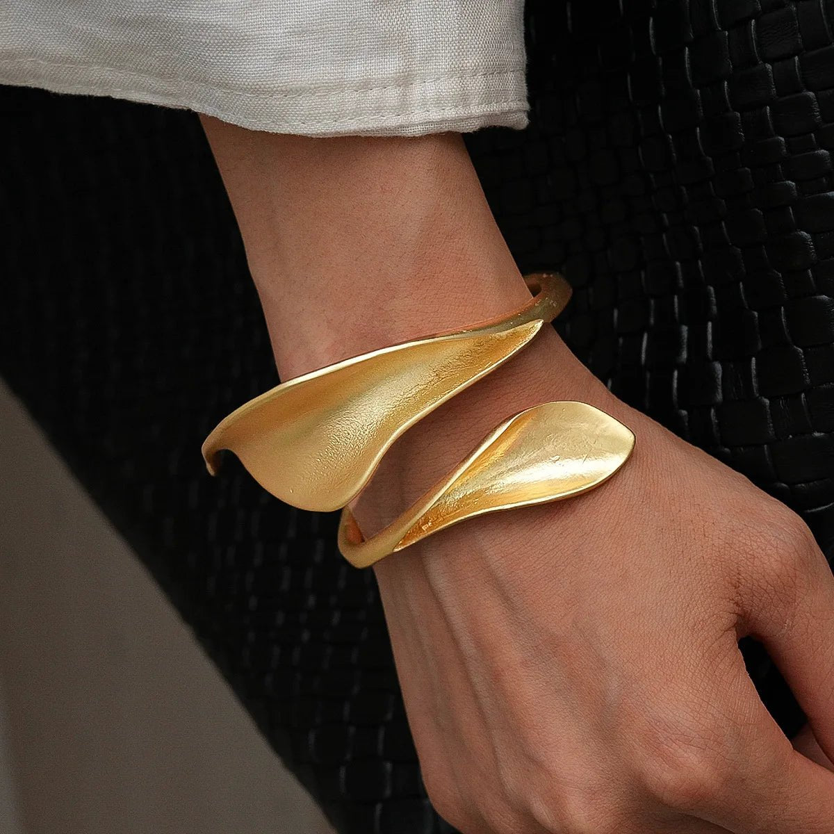 Bracelet Manchette Punk Feuilles Métal Mat – Or & Argent Femme - FoytiShop