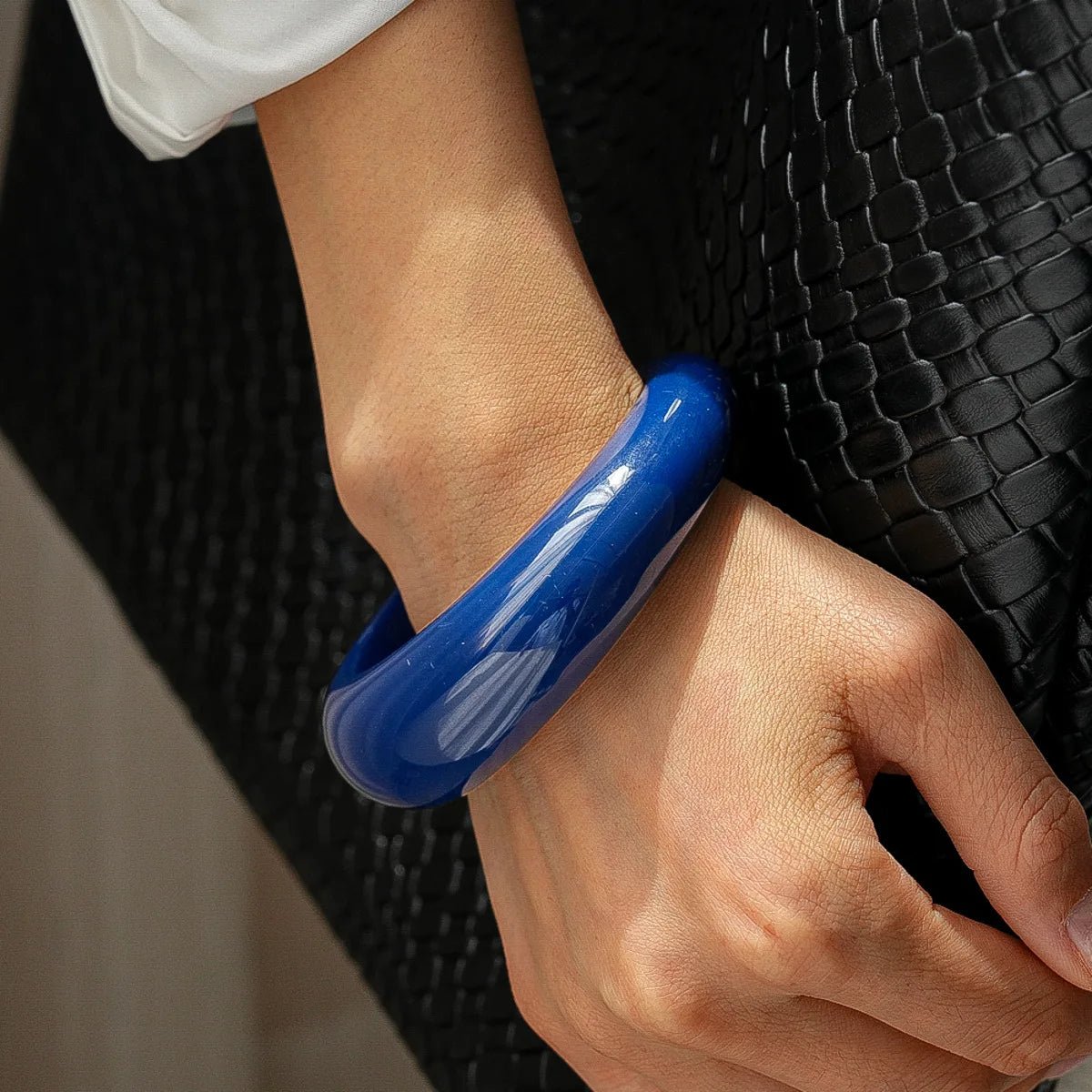 Bracelet Manchette Résine Bleu Foncé à Paillettes – Style Punk Femme - FoytiShop