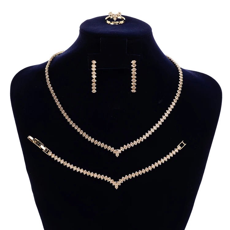 Collier Noir Élégance — Multi Rangs Raffinés - FoytiShop