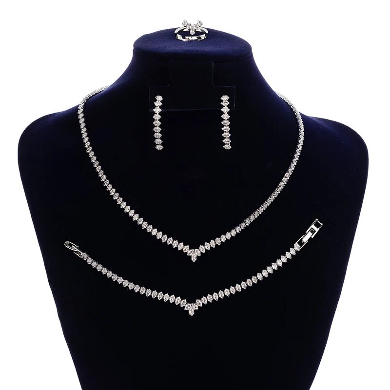 Collier Noir Élégance — Multi Rangs Raffinés - FoytiShop