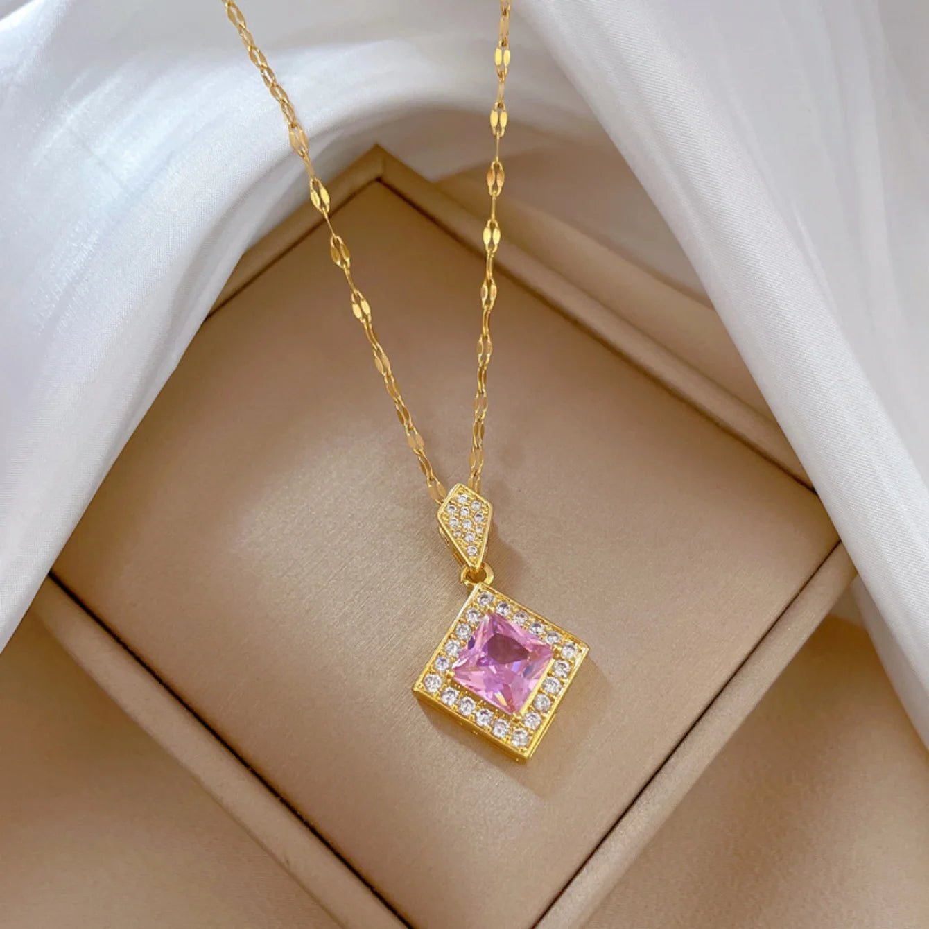 Ensemble collier carré, boucles d'oreilles, breloques pour dames - FoytiShop