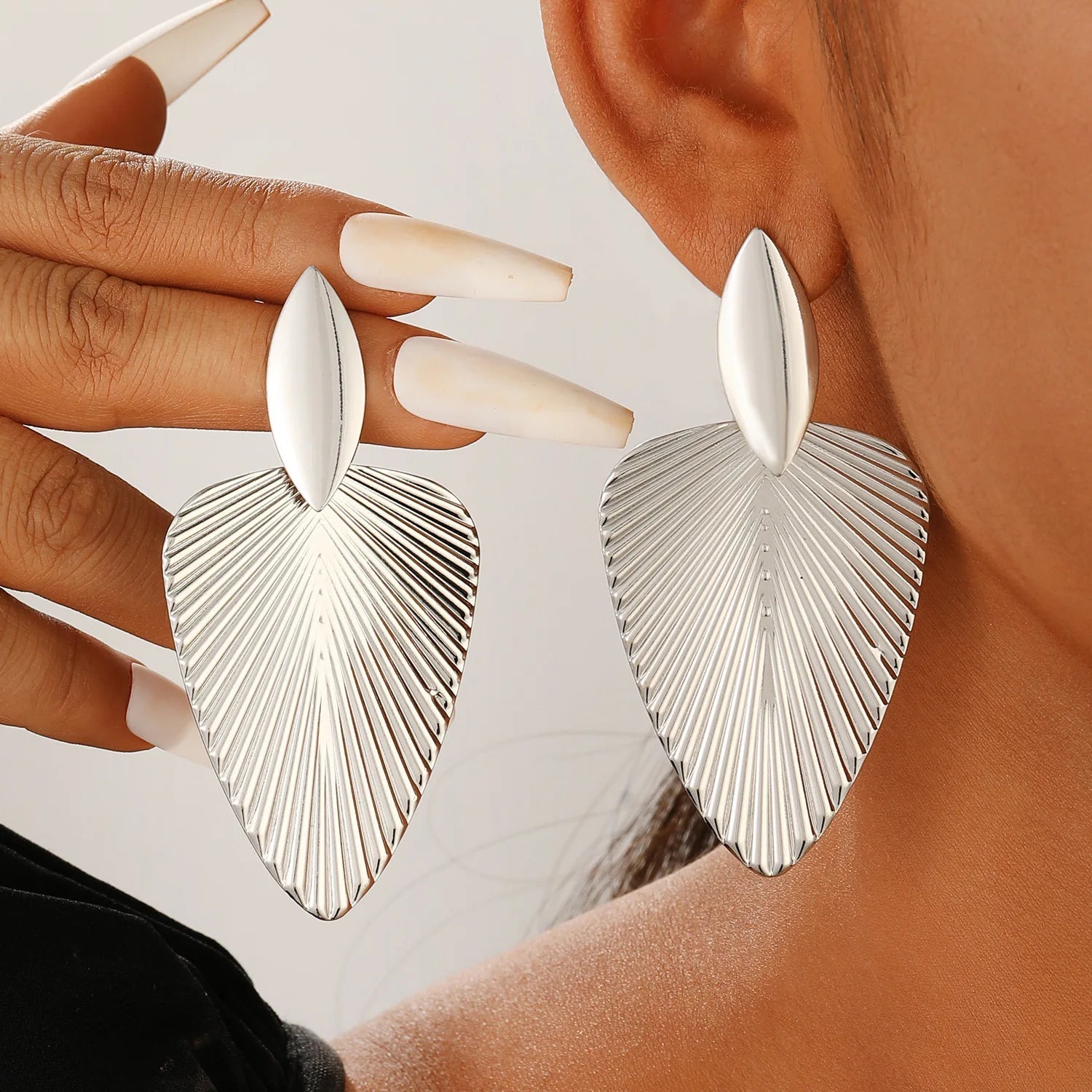 Grandes Boucles d'Oreilles Feuille Texturée – Doré Élégant - FoytiShop