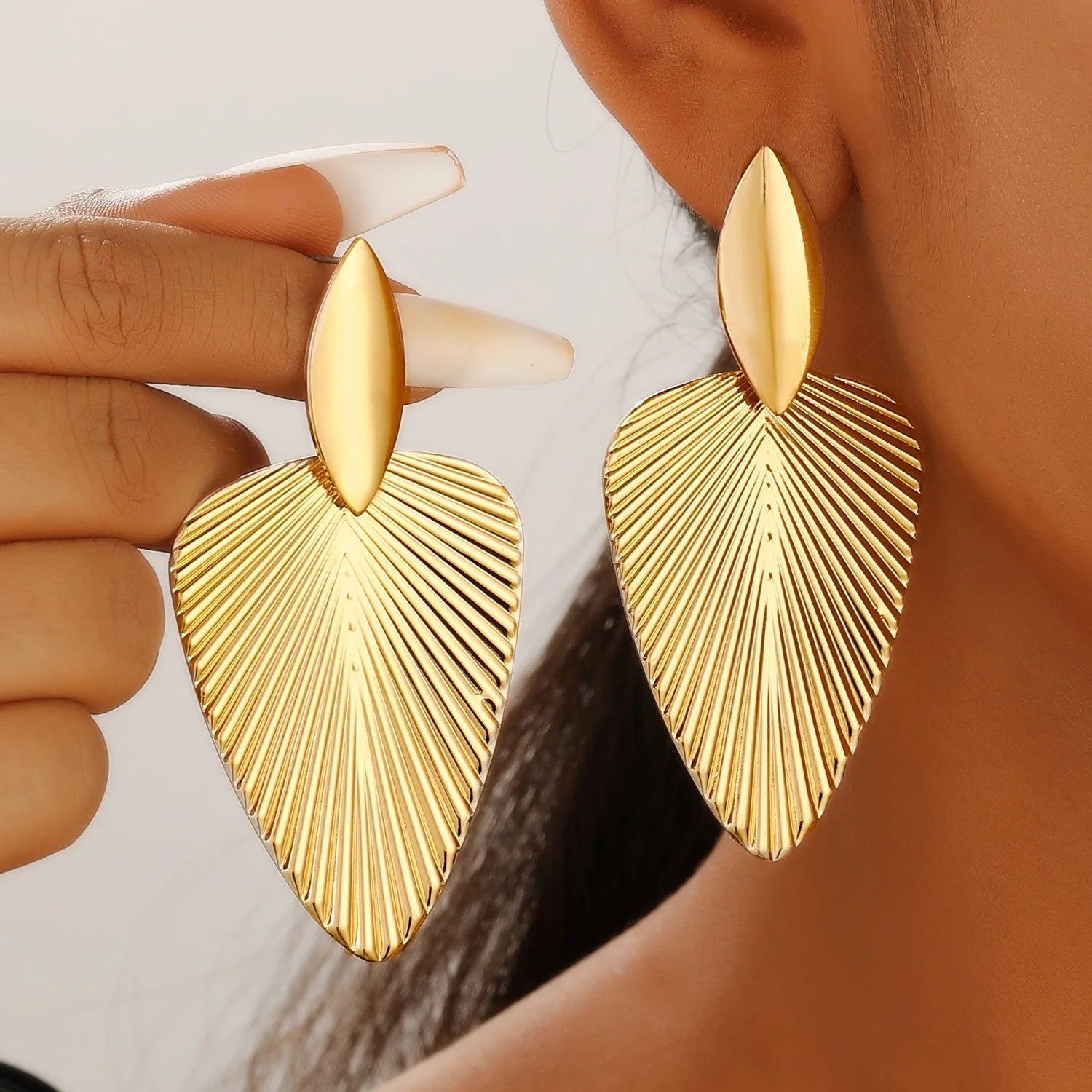 Grandes Boucles d'Oreilles Feuille Texturée – Doré Élégant - FoytiShop