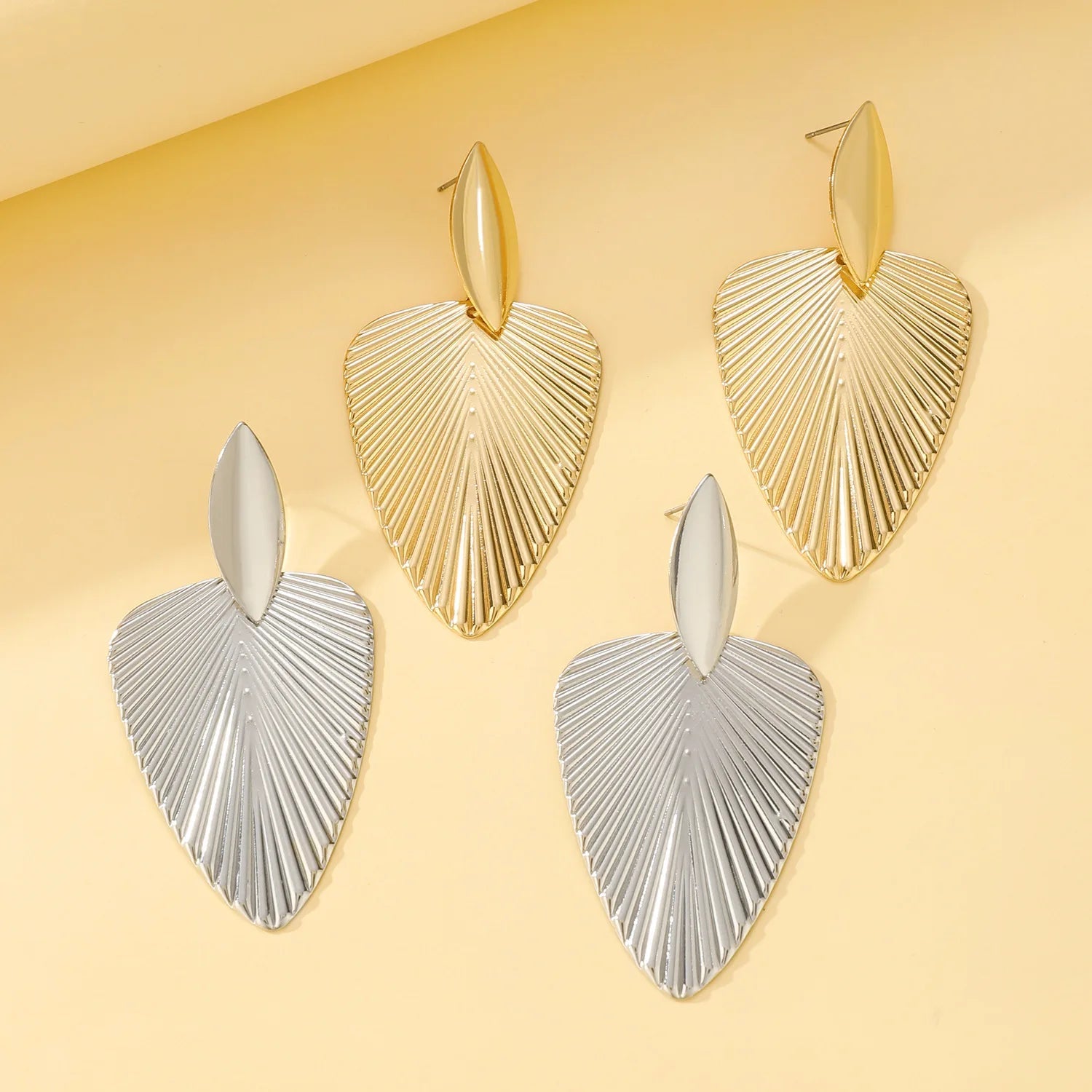 Grandes Boucles d'Oreilles Feuille Texturée – Doré Élégant - FoytiShop