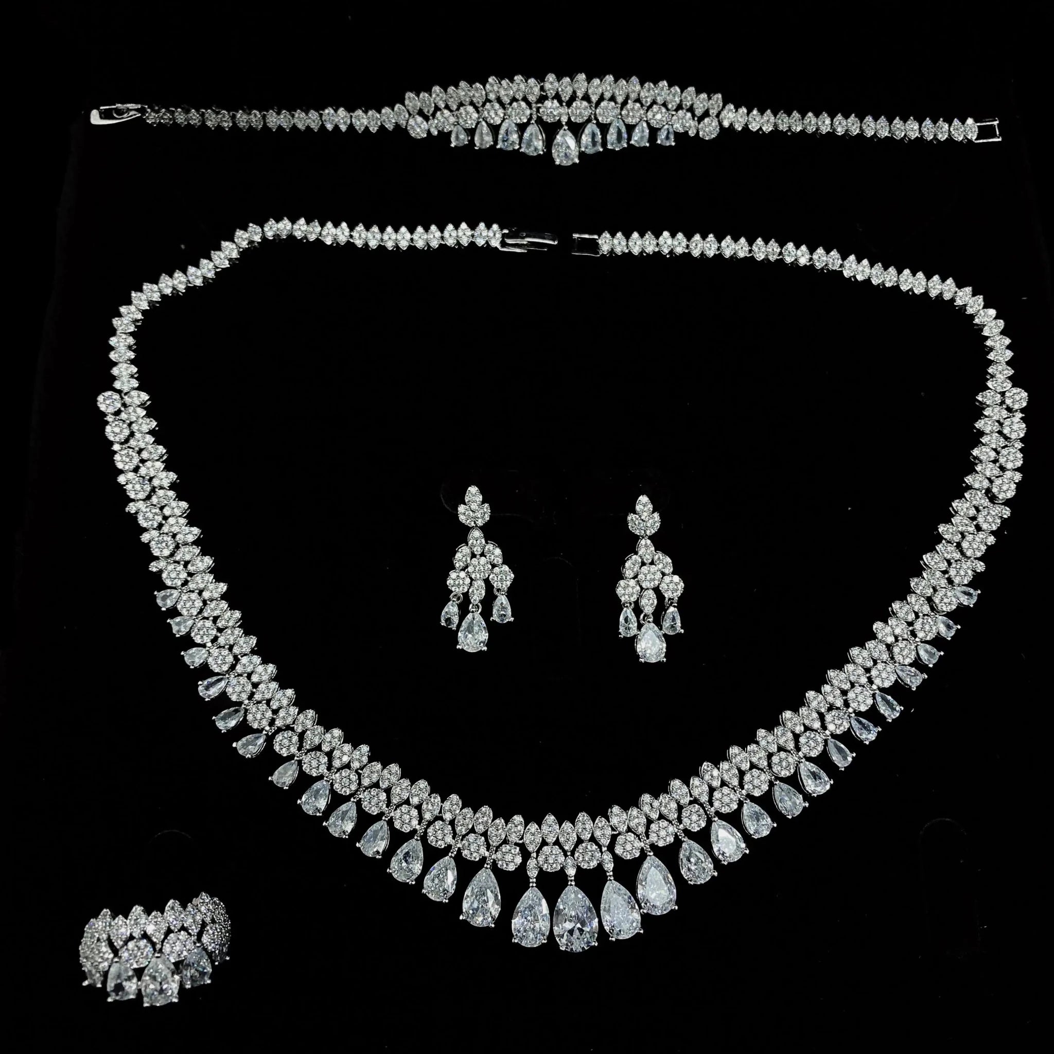 Parure Élégance Royale — Collier & Boucles d’Oreilles - FoytiShop