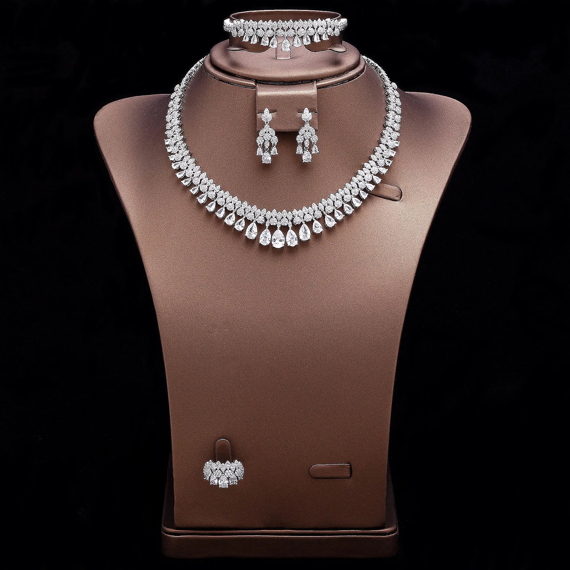 Parure Élégance Royale — Collier & Boucles d’Oreilles - FoytiShop