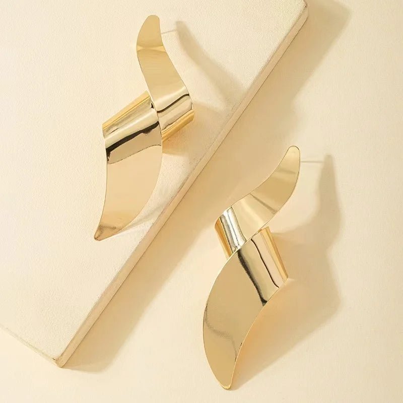 Une paire de boucles d'oreilles à clous pour femmes - FoytiShop