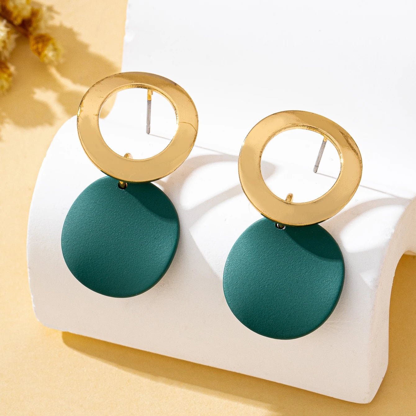 Une paire de boucles d'oreilles pour femmes, motif ondulé, disque rond - FoytiShop