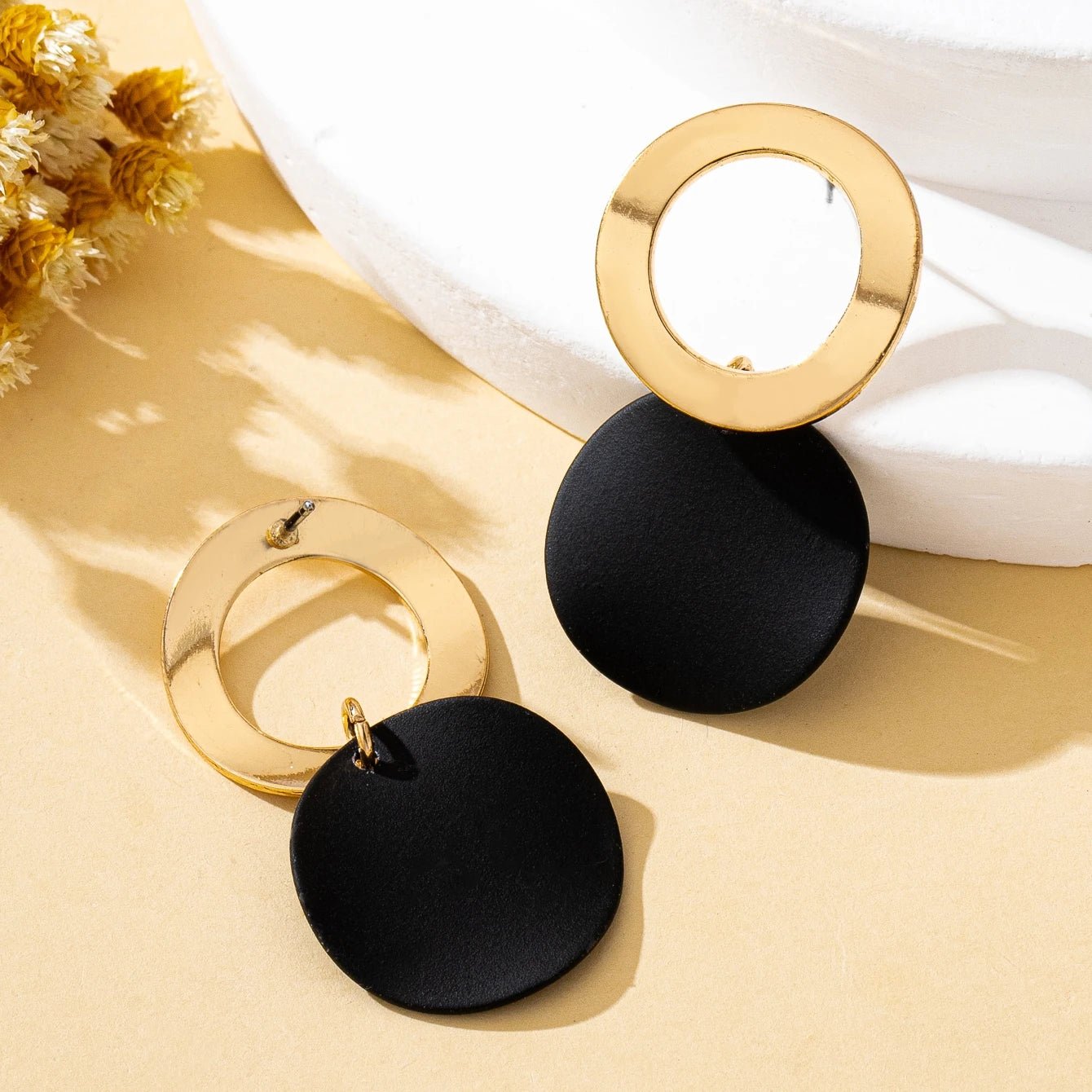 Une paire de boucles d'oreilles pour femmes, motif ondulé, disque rond - FoytiShop