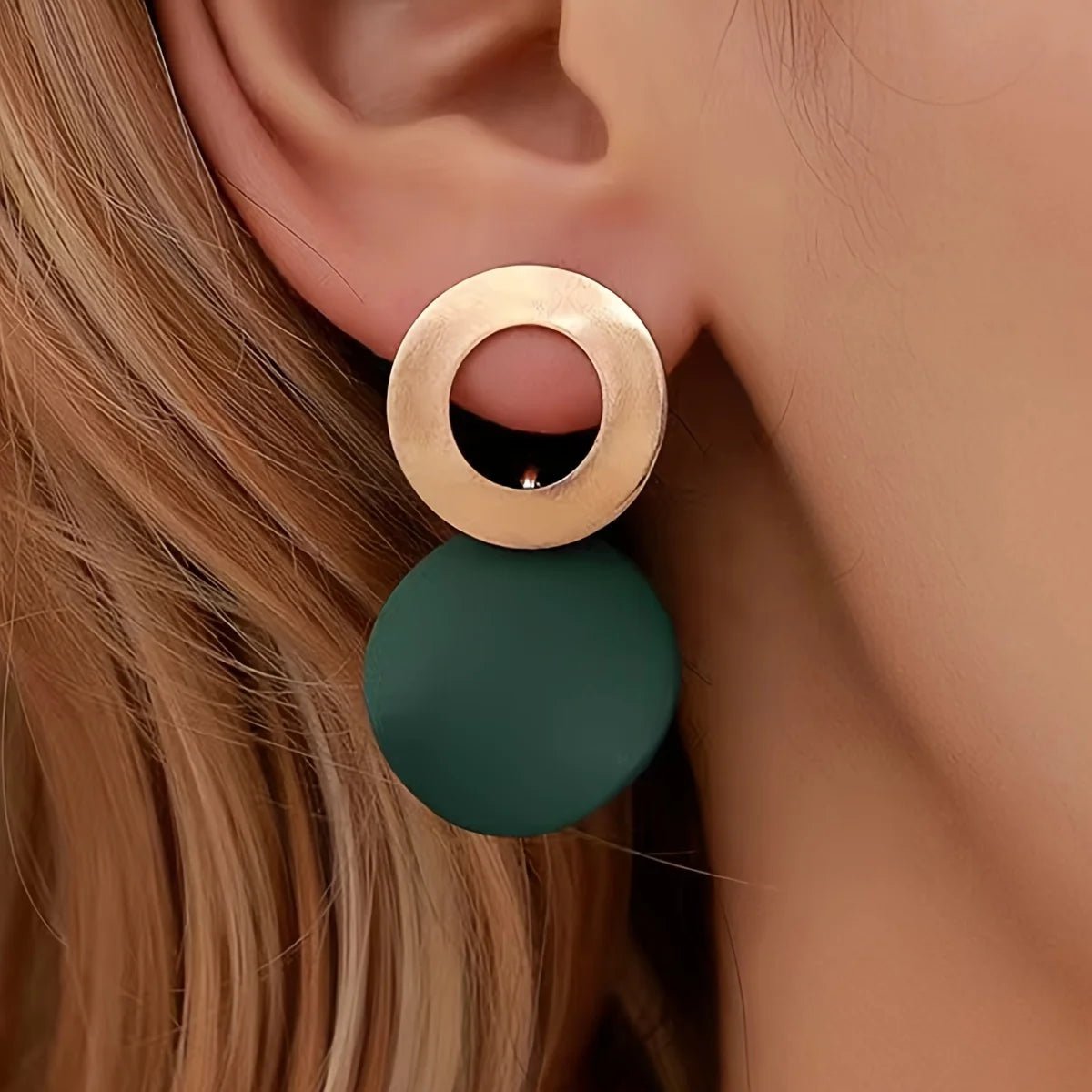 Une paire de boucles d'oreilles pour femmes, motif ondulé, disque rond - FoytiShop