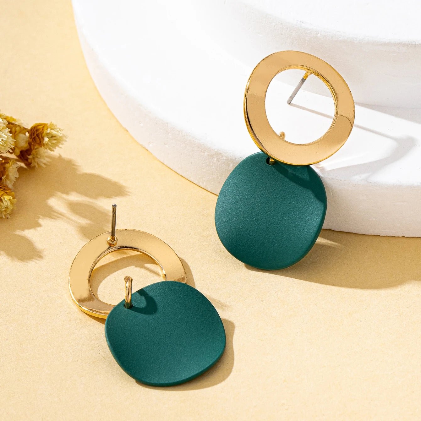 Une paire de boucles d'oreilles pour femmes, motif ondulé, disque rond - FoytiShop